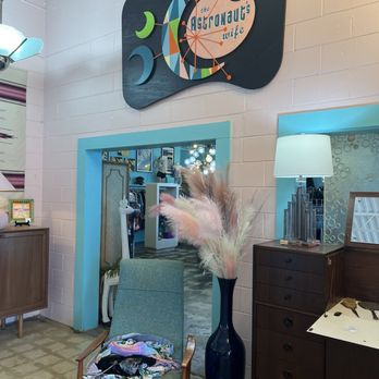 The Astronaut's Wife - Used, Vintage & Consignment Near Me - Cocoa, Florida The Astronaut's Wife - Used, Vintage & Consignment Near Me - Cocoa, Florida
