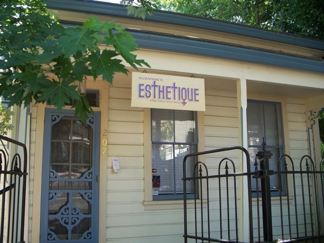 Suzanne's Esthetique Logo