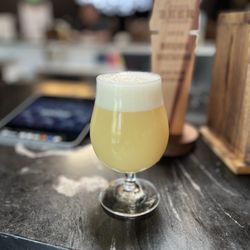 Brujos Brewing - Warship Kirei triple hazy!!