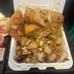 I had compile Chicken, fried rice, vegetable egg roll, and combination egg roll. Very Delicious food.