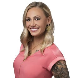 Michelle Calkins - Coldwell Banker Sky Ridge Realty - My newest head shot from 2018!