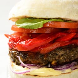 La Cresta - Hamburguesa CRIOLLA Alioli, Morrones Asados, Creamy Chimi, Tomate, Cebolla, Lechuga