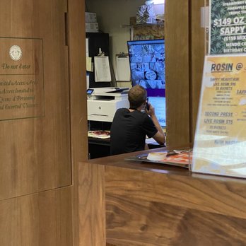 Silverpeak Recreational Marijuana Dispensary Aspen - Zach the manager calling the cops on us after he sold me an empty box and called me "entitled" - Cannabis Dispensaries Near Me - Aspen, Colorado