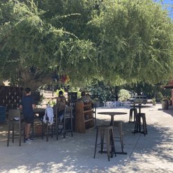TwiningVine Winery - The beautiful outdoor wine tasting area