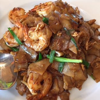 Mamak - Char kway teow (to me its dry chow fun) with shrimp.. - Malaysian Near Me - Doraville, Georgia Mamak - Char kway teow (to me its dry chow fun) with shrimp.. - Malaysian Near Me - Doraville, Georgia