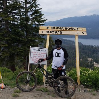 China Peak Ski Resort - Getting ready to drop in - Ski Resorts Near Me - Lakeshore, California