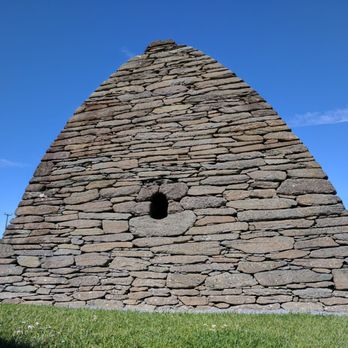 Gallarus Oratory - Gallarus Oratory (back) - Churches Near Me - Dingle, Kentucky