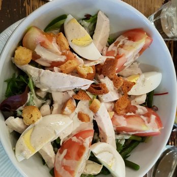 Le Petit Cler - Chicken salad - Bistros Near Me - Paris, 75