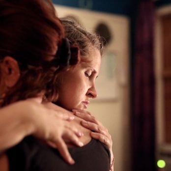 madreluzLA - Hugging Lauren during a surge. - Midwives Near Me madreluzLA - Hugging Lauren during a surge. - Midwives Near Me