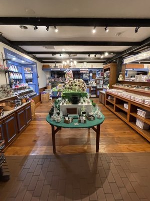 Putnam Pantry Candies, Ice Creams & Cafe by null