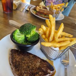 Lunch sirloin and Blt Lunch sirloin and Blt