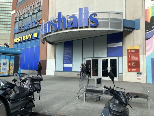 Atlantic Terminal Mall by null