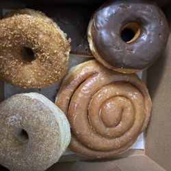 Lucky’s Donuts & Ice Cream