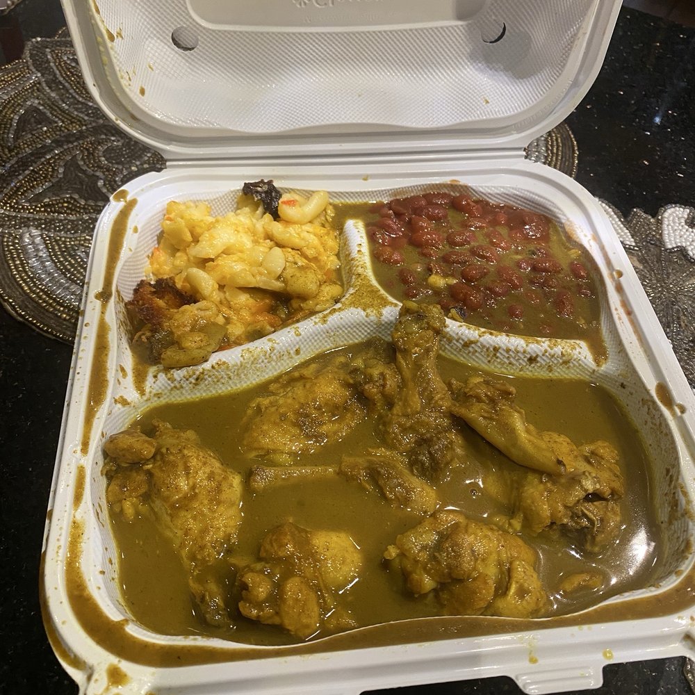 Ruthies Caribbean Kitchen - Chicken curry, Side of Mac and Cheese and red - Caribbean Near Me - Vallejo, California