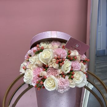 Av Flowers - Flower box - Floral Designers Near Me - Palmdale, California Av Flowers - Flower box - Floral Designers Near Me - Palmdale, California