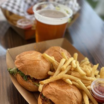 Mt. Lowe Brewing Co. - Sliders and garlic fries - Breweries Near Me - Arcadia, California Mt. Lowe Brewing Co. - Sliders and garlic fries - Breweries Near Me - Arcadia, California
