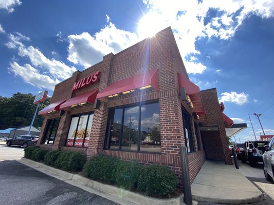 Milo's Hamburgers by null
