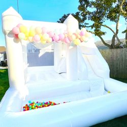 Kappel Party Rentals - Bounce house balloons
