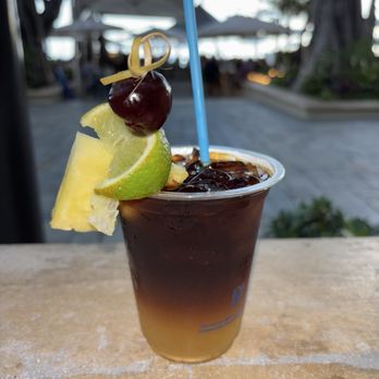 The Beach Bar - Mai Tai - Bars Near Me - Honolulu, Hawaii