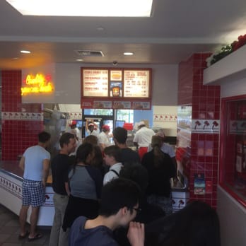 In-N-Out Burger - A reasonable line at 7PM on a Friday. - Burgers Near Me - Alameda, California