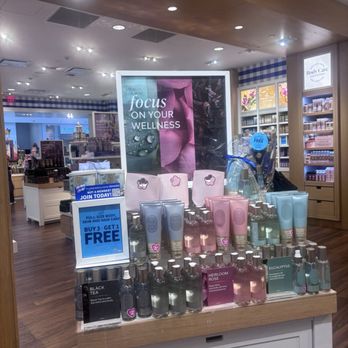 Bath & Body Works - Cosmetics & Beauty Supply Near Me - Sherman Oaks, California
