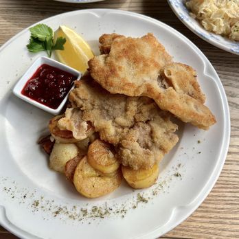 Görreshof - Schnitzel - German Near Me - Munich, BY