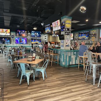 Austons on 98 - Island vibes, we were early, normally full! - Seafood Near Me - Miramar Beach, Florida