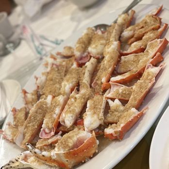 Lucky Dragon 龍圖飯店 - a large platter of crab legs - Cantonese Near Me - Houston, Texas