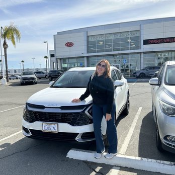 Perris Valley Kia - KIA Sportage HYBRID EX - Car Dealers Near Me - Perris, California Perris Valley Kia - KIA Sportage HYBRID EX - Car Dealers Near Me - Perris, California