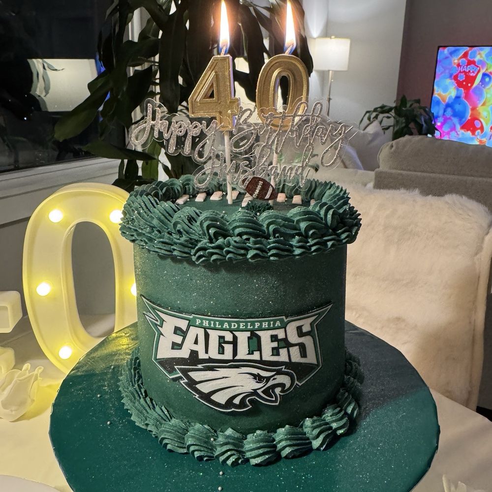 Sophisticake - Eagles custom cake - Cupcakes Near Me Sophisticake - Eagles custom cake - Cupcakes Near Me