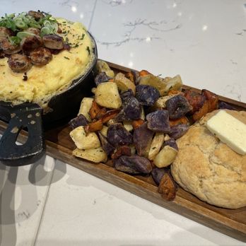 Sweet Maple - Francis - Breakfast & Brunch Near Me - Santa Monica, California