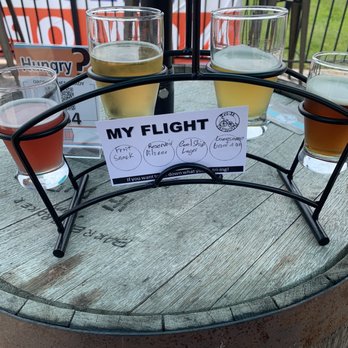 Tri-It Taproom - Tasters at Tri It Taproom Avon CT - Beer Bar Near Me - Avon, Connecticut