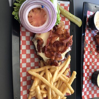The Lagoon - Bacon Burger - Gluten-Free Near Me - Lake George, New York