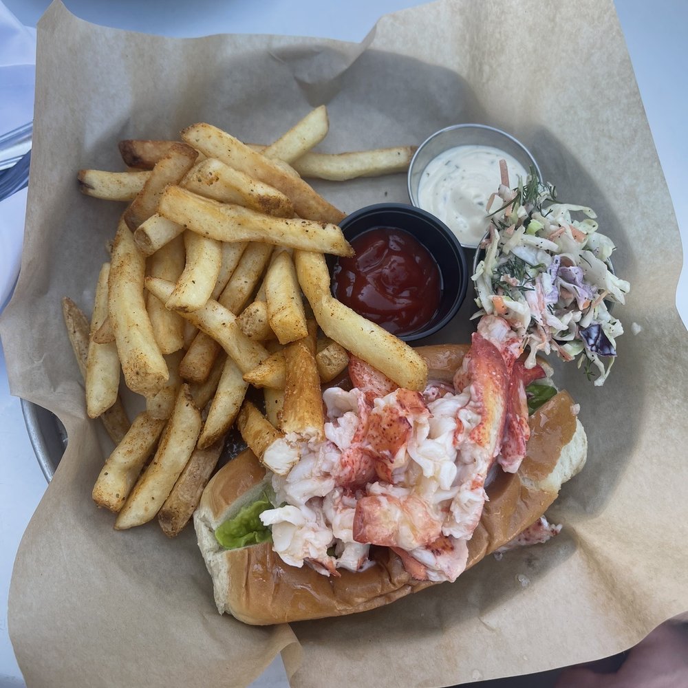 Brix Brine - Lobster roll with butter - Seafood Near Me - Ogunquit, Maine