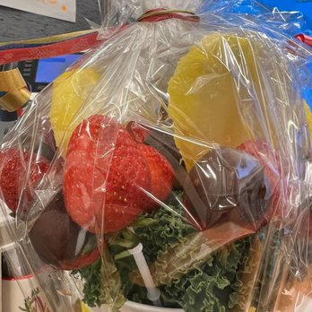 Edible Arrangements - Supposed to be heart shaped pineapple and strawberries dipped in chocolate. - Chocolatiers & Shops Near Me - Oklahoma City, Oklahoma