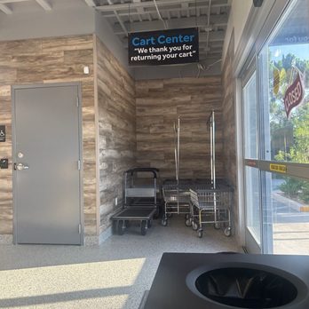Yowash Laundromat - They have carts on site to help move the wet clothes as well as your laundry in and out from your vehicle. - Laundromat Near Me - Lakeland, Florida Yowash Laundromat - They have carts on site to help move the wet clothes as well as your laundry in and out from your vehicle. - Laundromat Near Me - Lakeland, Florida