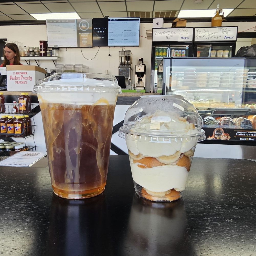 The Sour Boule - Decaf Peach cobbler cold brew (left) and banana pudding (right) - Bakeries Near Me - Fort Worth, Texas