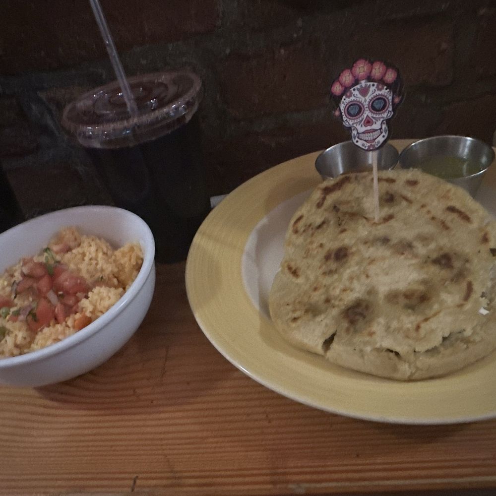 rice & Gorditas de Chicarron