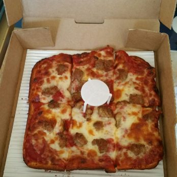 Jet's Pizza - Gluten free sausage pizza, pass - Pizza Near Me - Chicago, Illinois