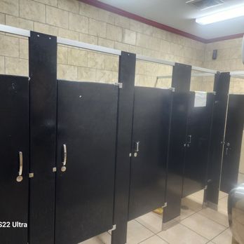 Shell - Idk if this shows but even the doors are dirty.... - Gas Stations Near Me - Yermo, California
