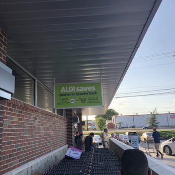 ALDI - Put in a quarter to get the cart running, you get it back after u return the cart. - Grocery Near Me - Pflugerville, Texas