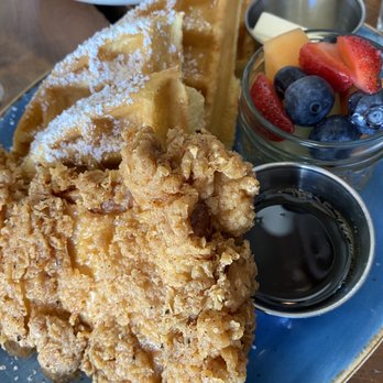 Magnolia House - Chicken & Waffles 7.5/10  Chicken was over battered and too dry.  Waffle was great - Cocktail Bars Near Me - Pasadena, California