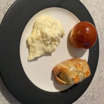 Alinea - Full Wellington meal - New American Near Me - Chicago, Illinois Alinea - Full Wellington meal - New American Near Me - Chicago, Illinois