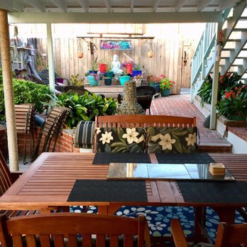 Blue Agave Beach House - Outdoor dinning/patio/living room - Vacation Rentals Near Me - Laguna Beach, California Blue Agave Beach House - Outdoor dinning/patio/living room - Vacation Rentals Near Me - Laguna Beach, California