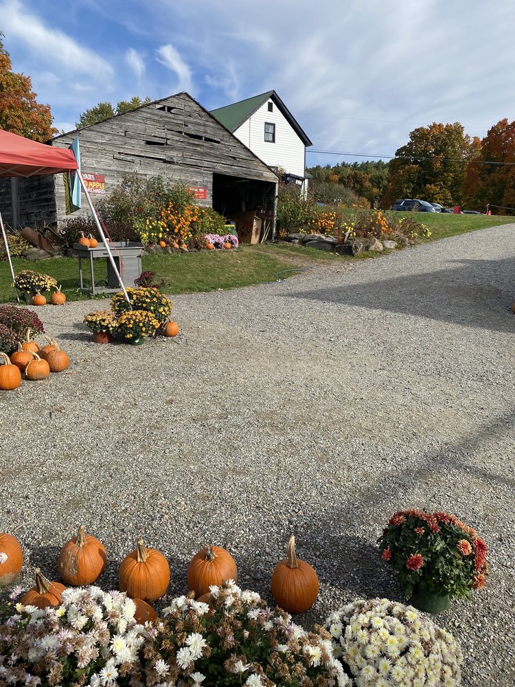 Yates Family Orchard Logo