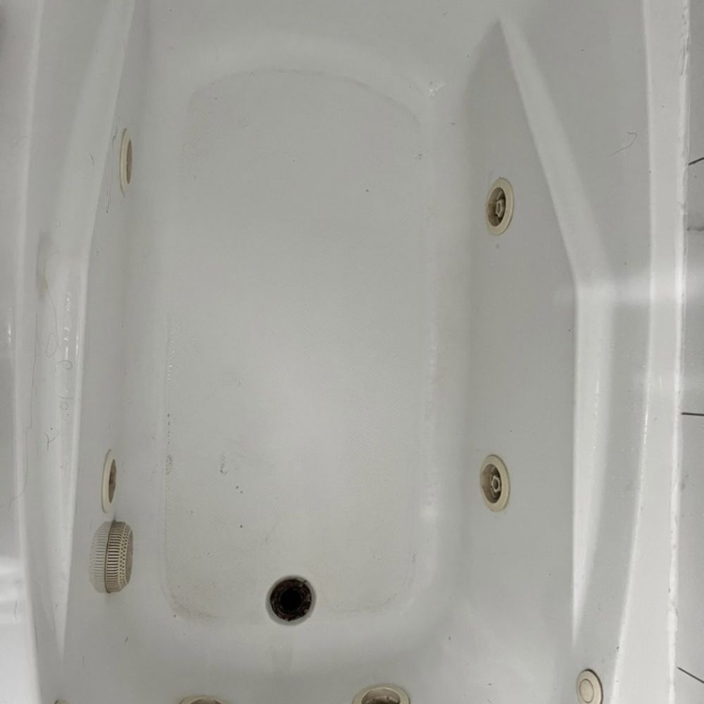 Advanced Bathtub - Before photo of jetted tub - Refinishing Services Near Me