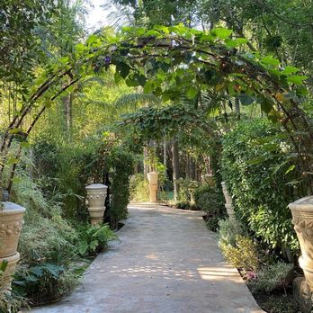 Hartley Botanica - Beautiful walkway from the valet to the ceremony area - Venues & Event Spaces Near Me - Somis, California