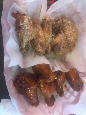 Haywood Lounge Best wings AVL. by null