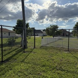 Magnum Fence - Blk Chainlink fence