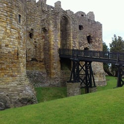 Dirleton Castle - Dirleton castle